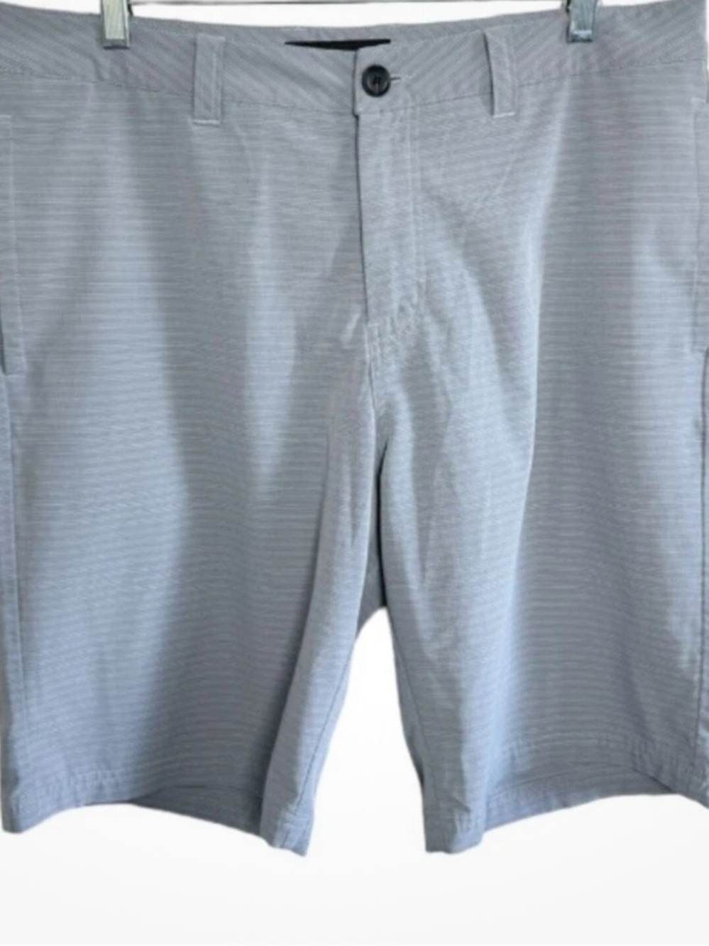 Travis Mathew light blue horizontal stripe golf shorts size 32